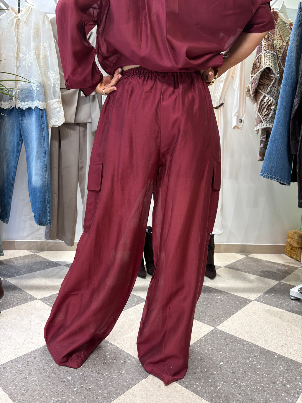 Pantalone cargo satin bordeaux