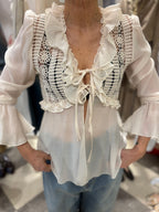 Blusa romantica con inserti crochet sabbia