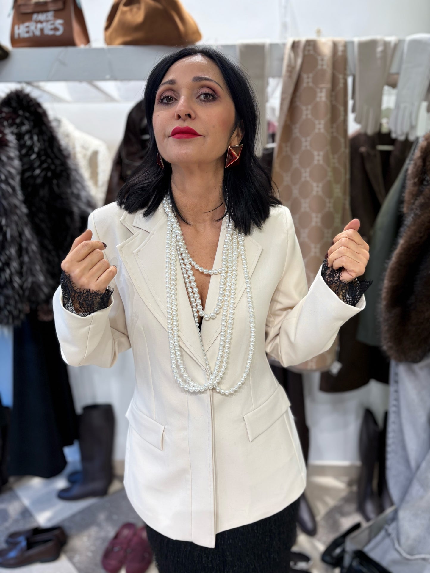 Blazer sciancrato con dettagli in pizzo