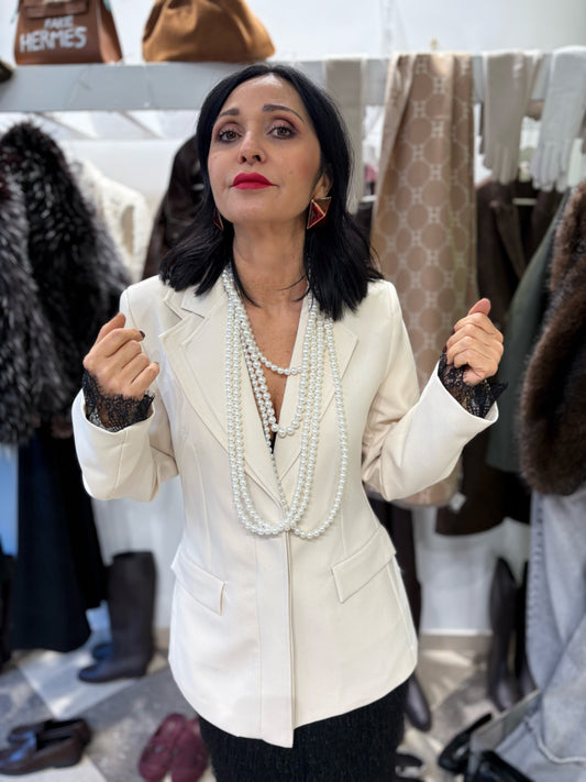 Blazer sciancrato con dettagli in pizzo