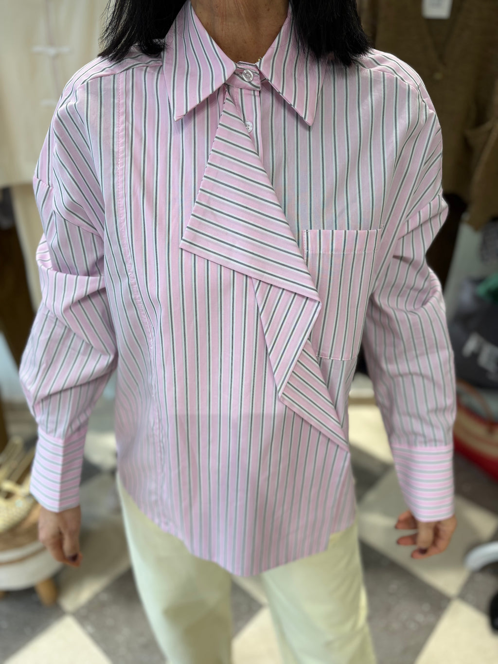 Camicia asimmetrica fondo rosa