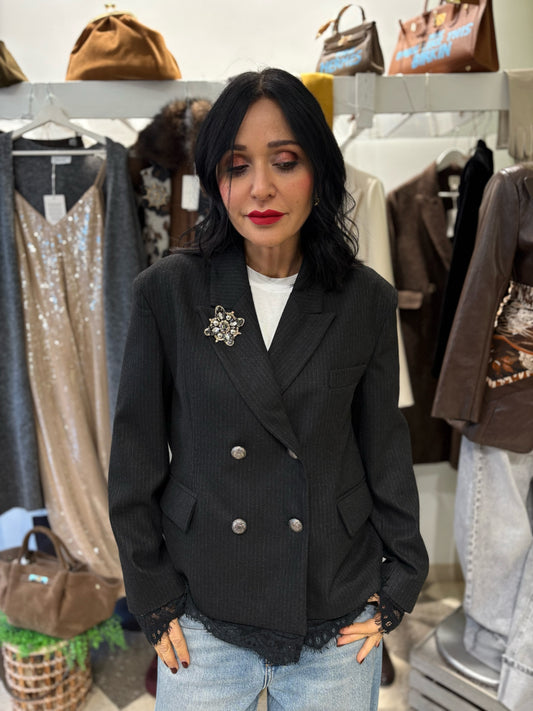 Motel giacca doppiopetto con dettagli in pizzo