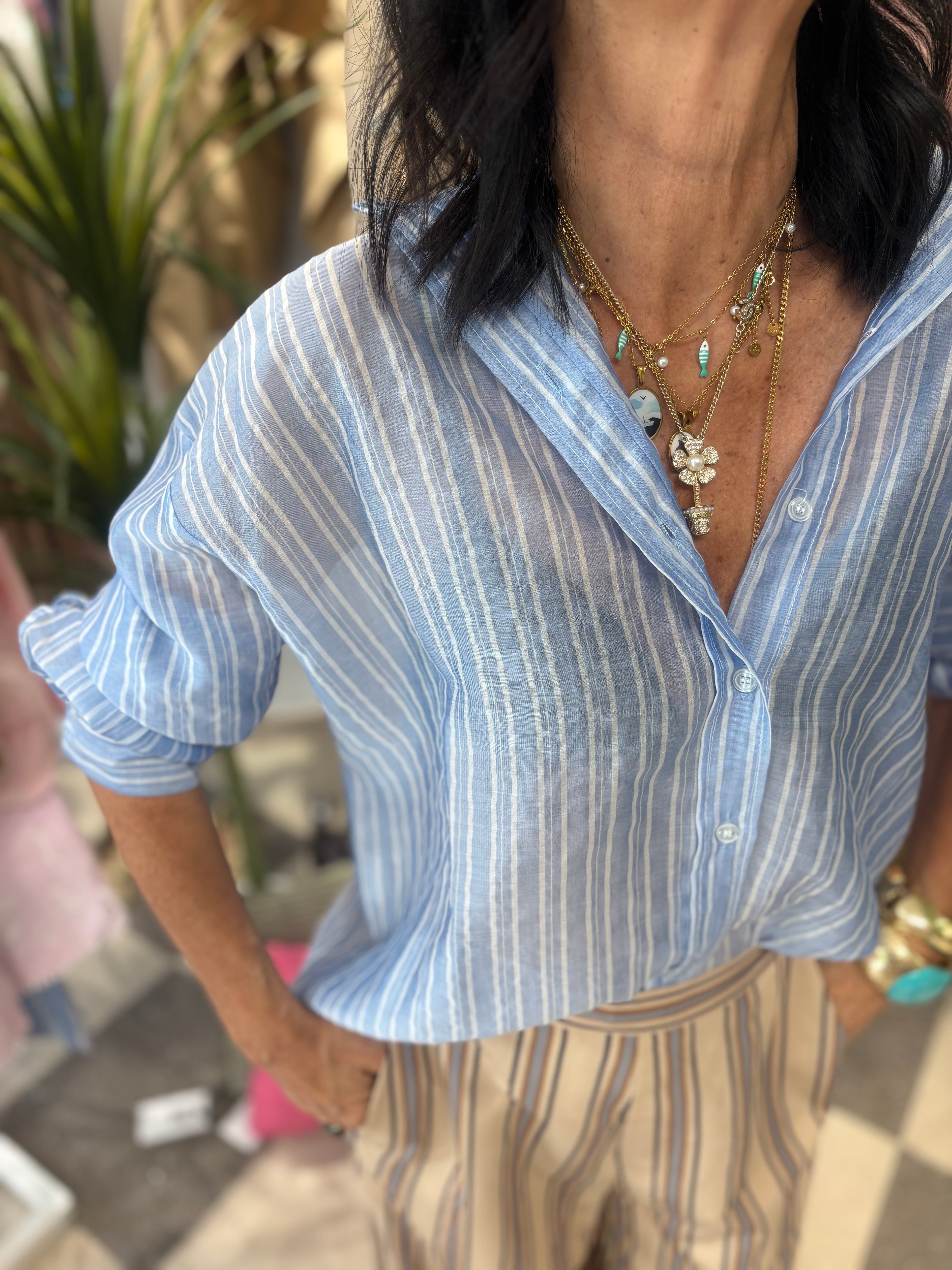 Camicia a righine fondo celeste