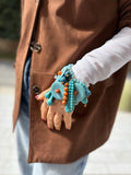 Bracciale multicharm turchese con perle e dettagli naturali