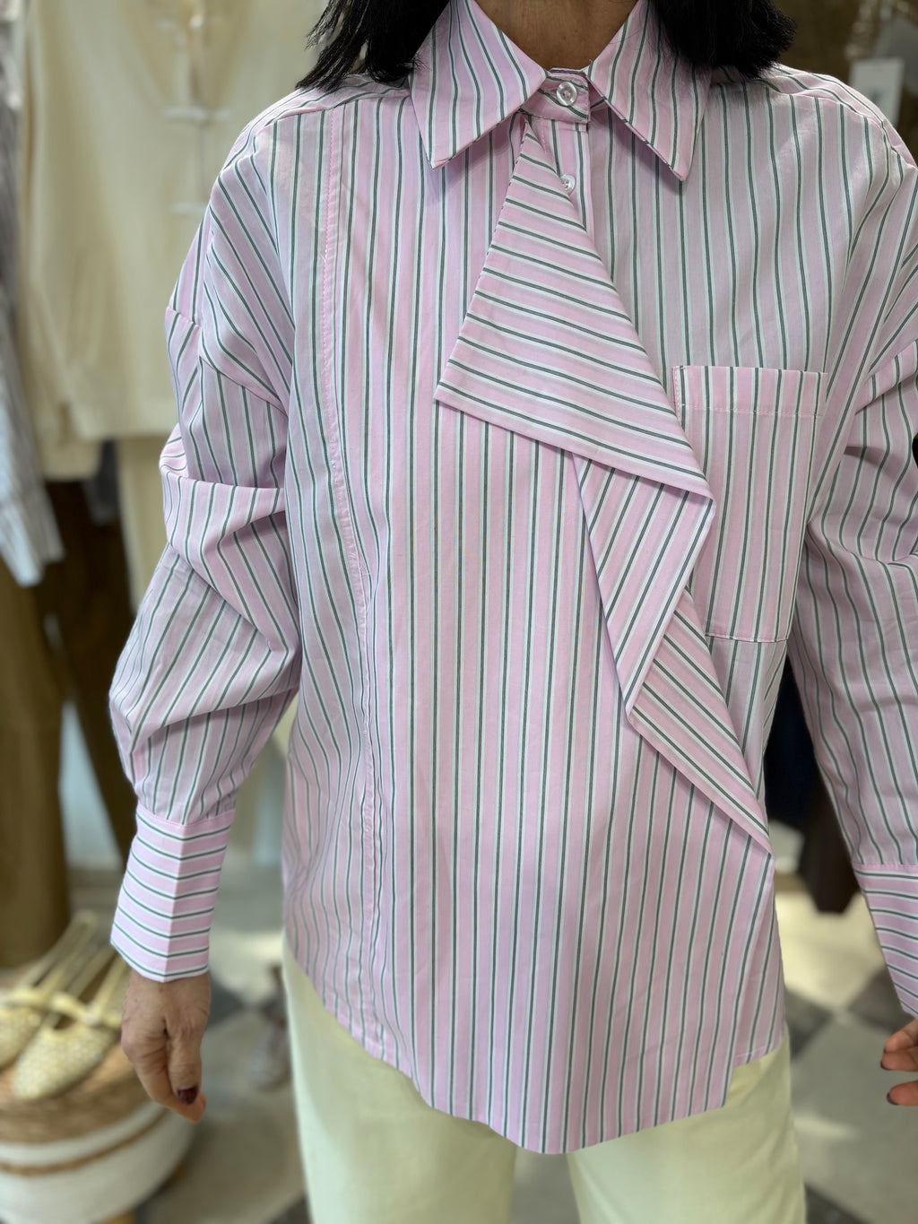 Camicia asimmetrica fondo rosa