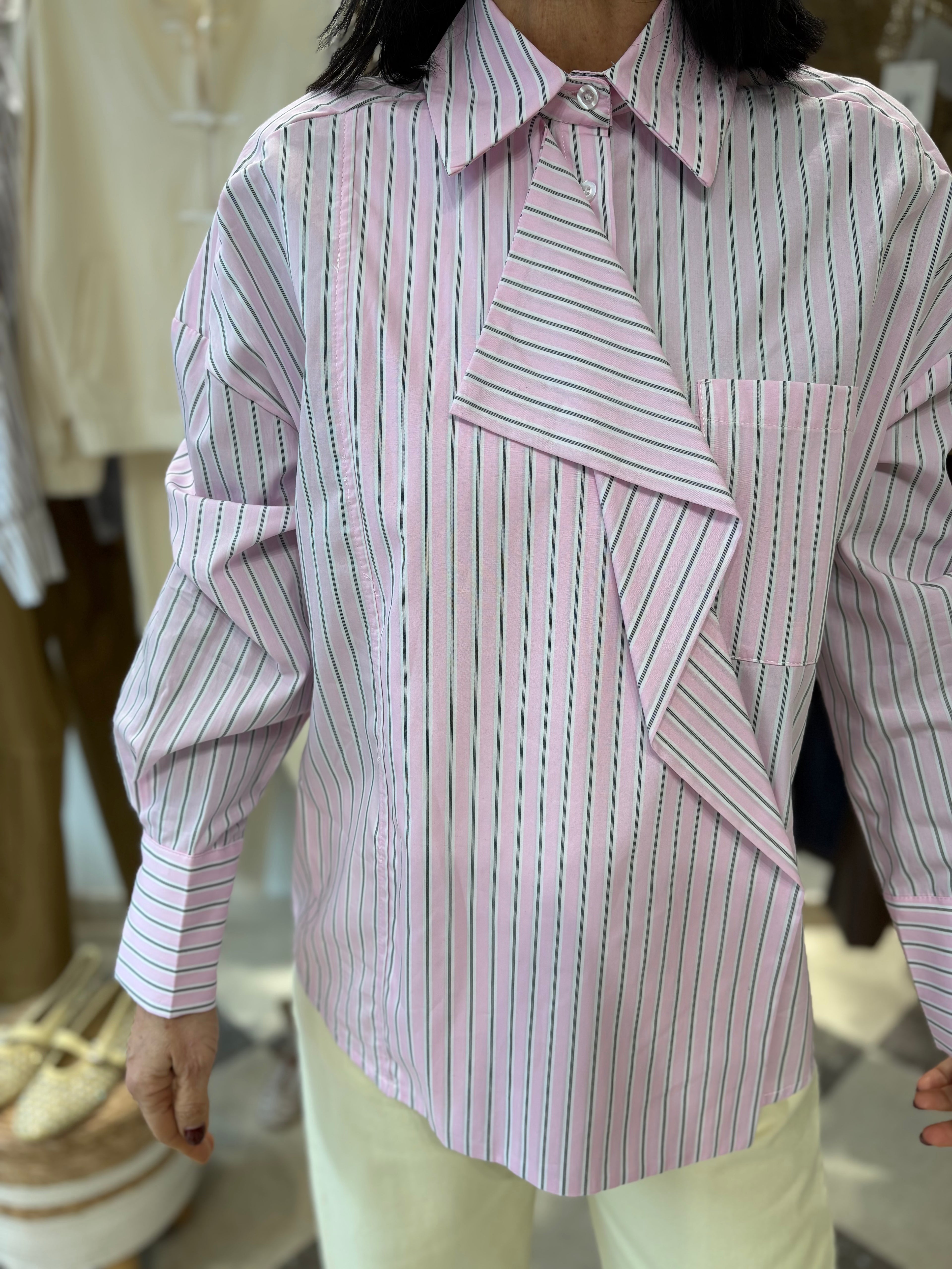 Camicia asimmetrica fondo rosa
