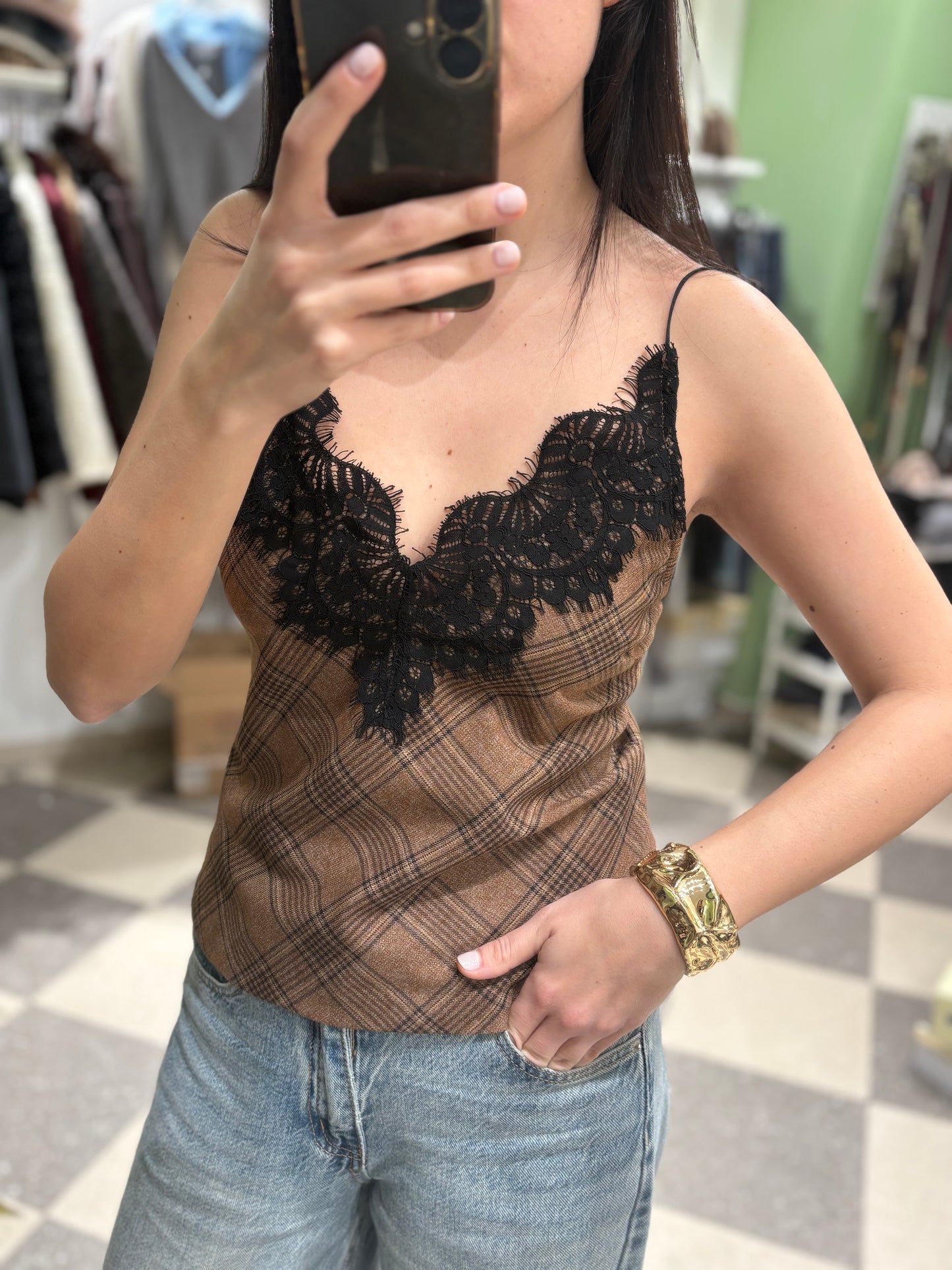 Motel top con dettaglio pizzo