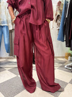 Pantalone cargo satin bordeaux