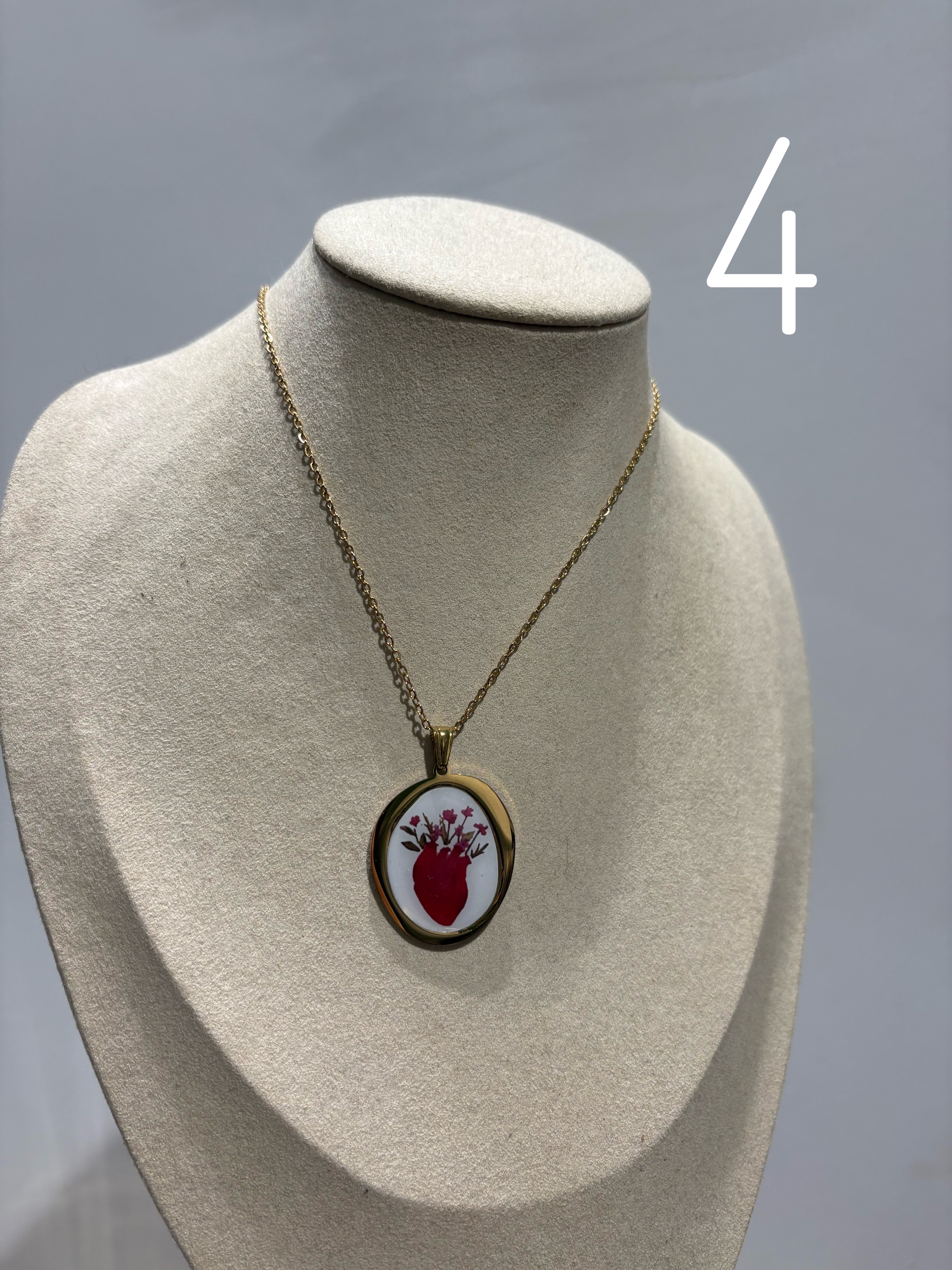 Collana con charm smaltato