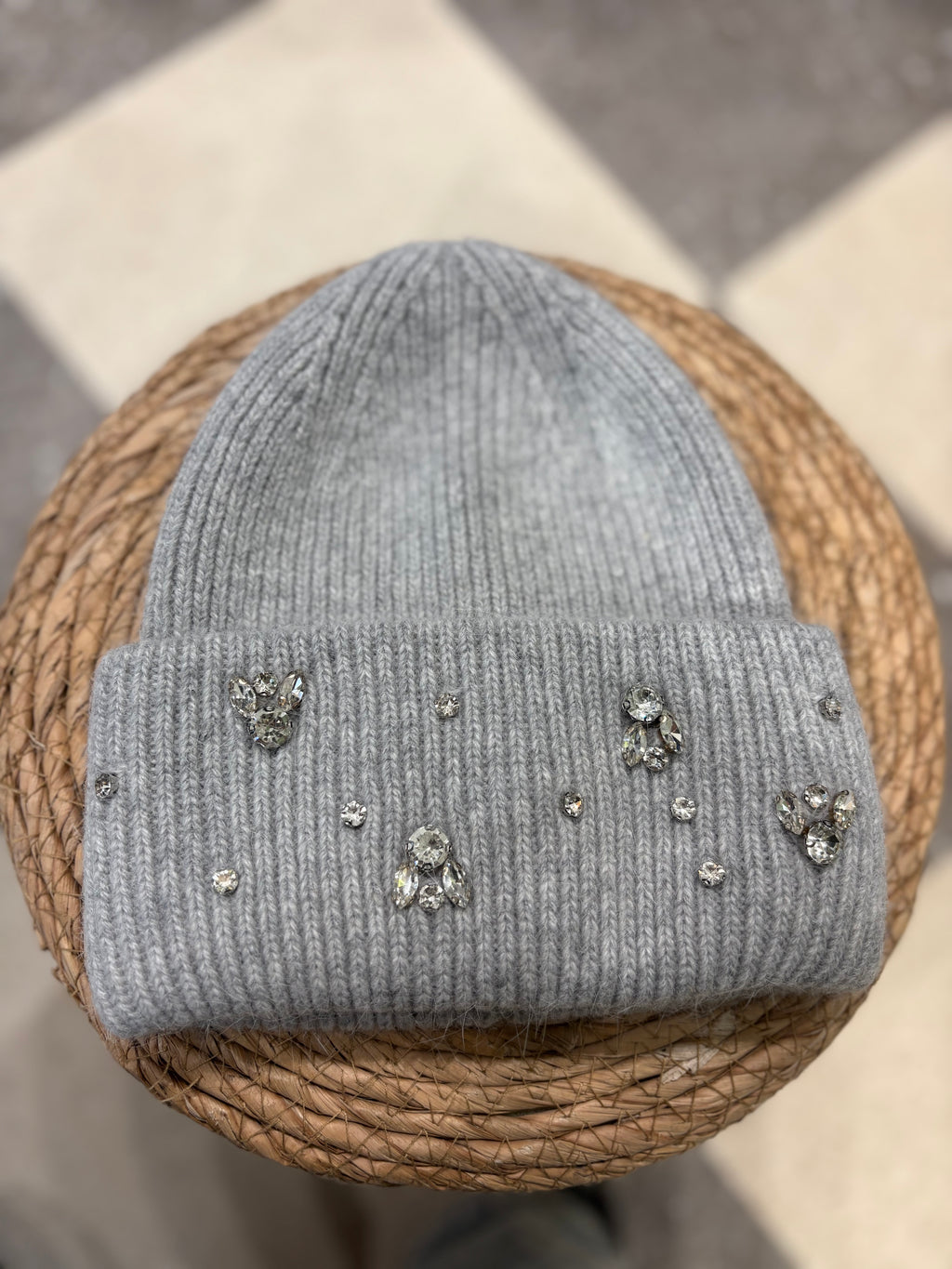 Beanie con applicazioni gioiello
