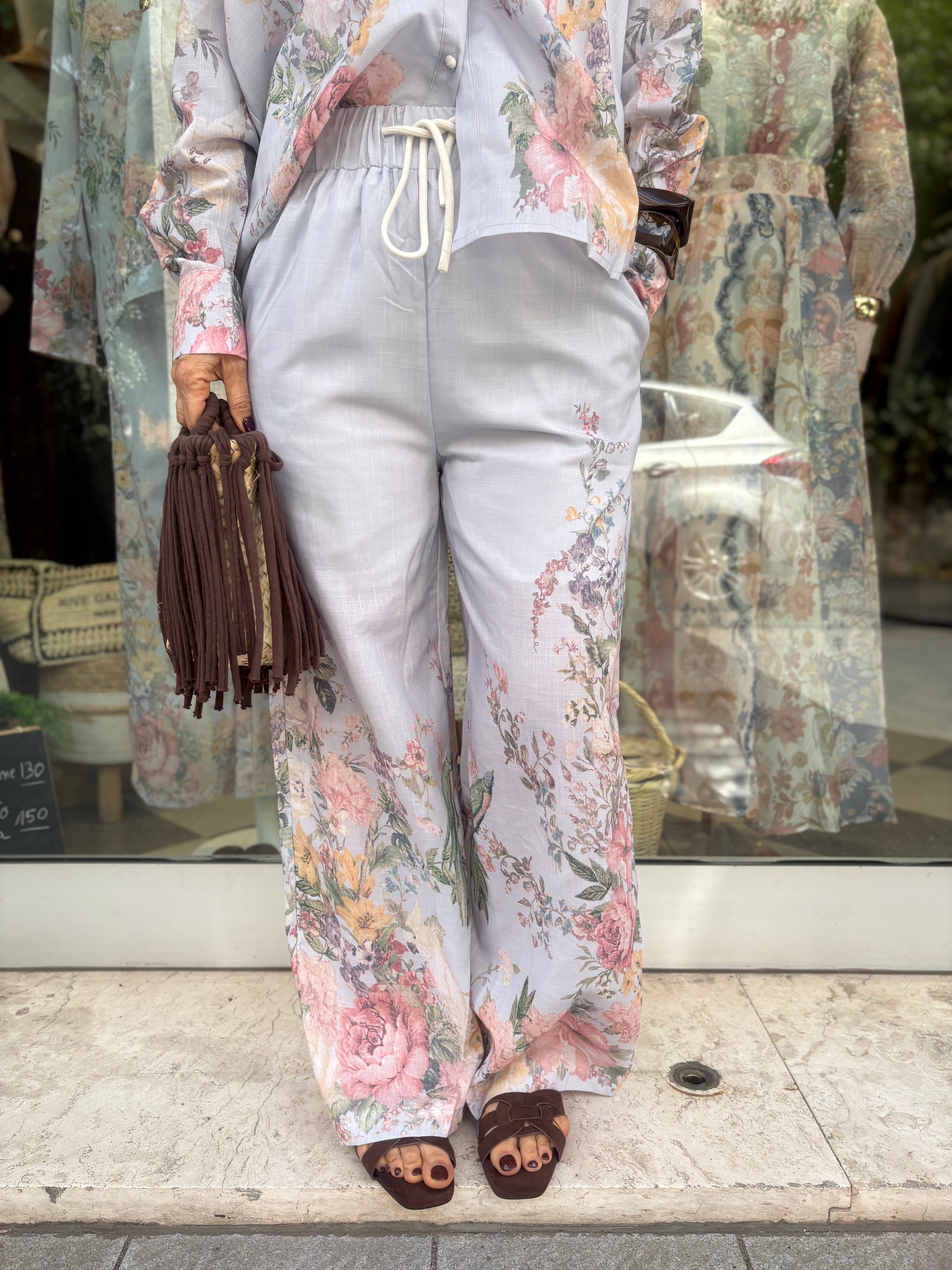 Coordinato fiori celeste polvere