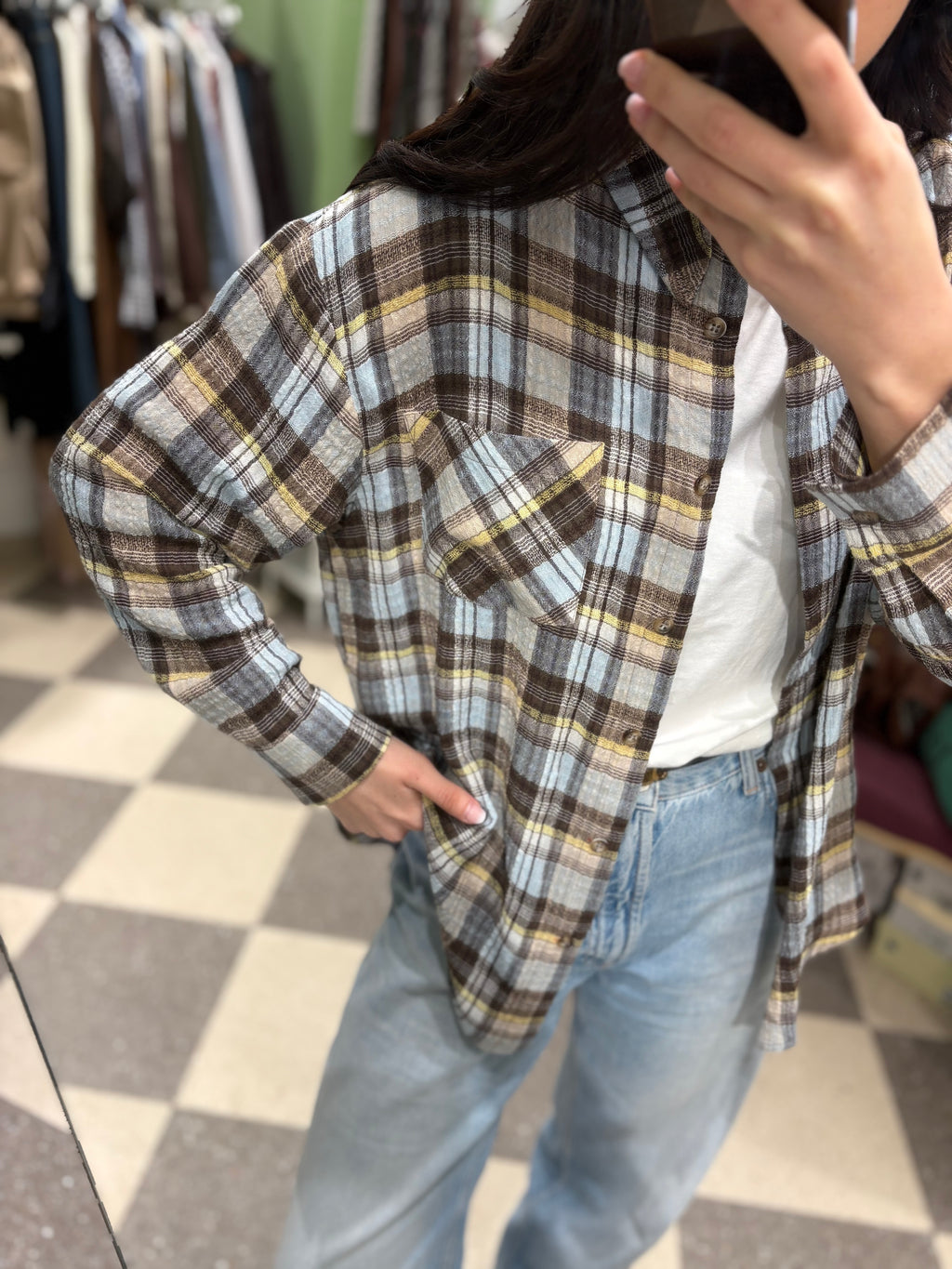 Camicia check sui toni del celeste, giallo e marrone