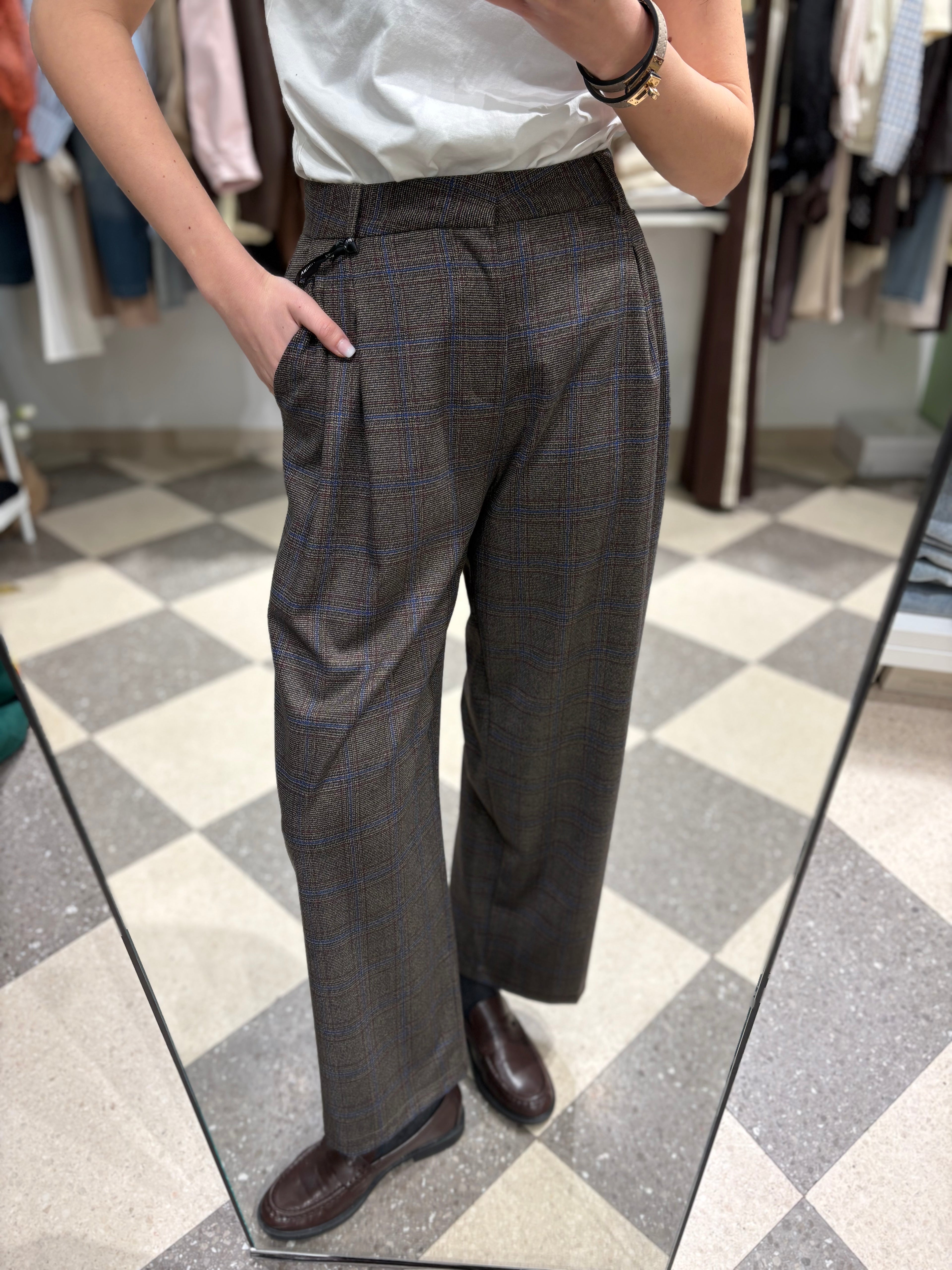 Pantalone palazzo check marrone con riga blu
