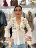 Blusa romantica con inserti crochet sabbia