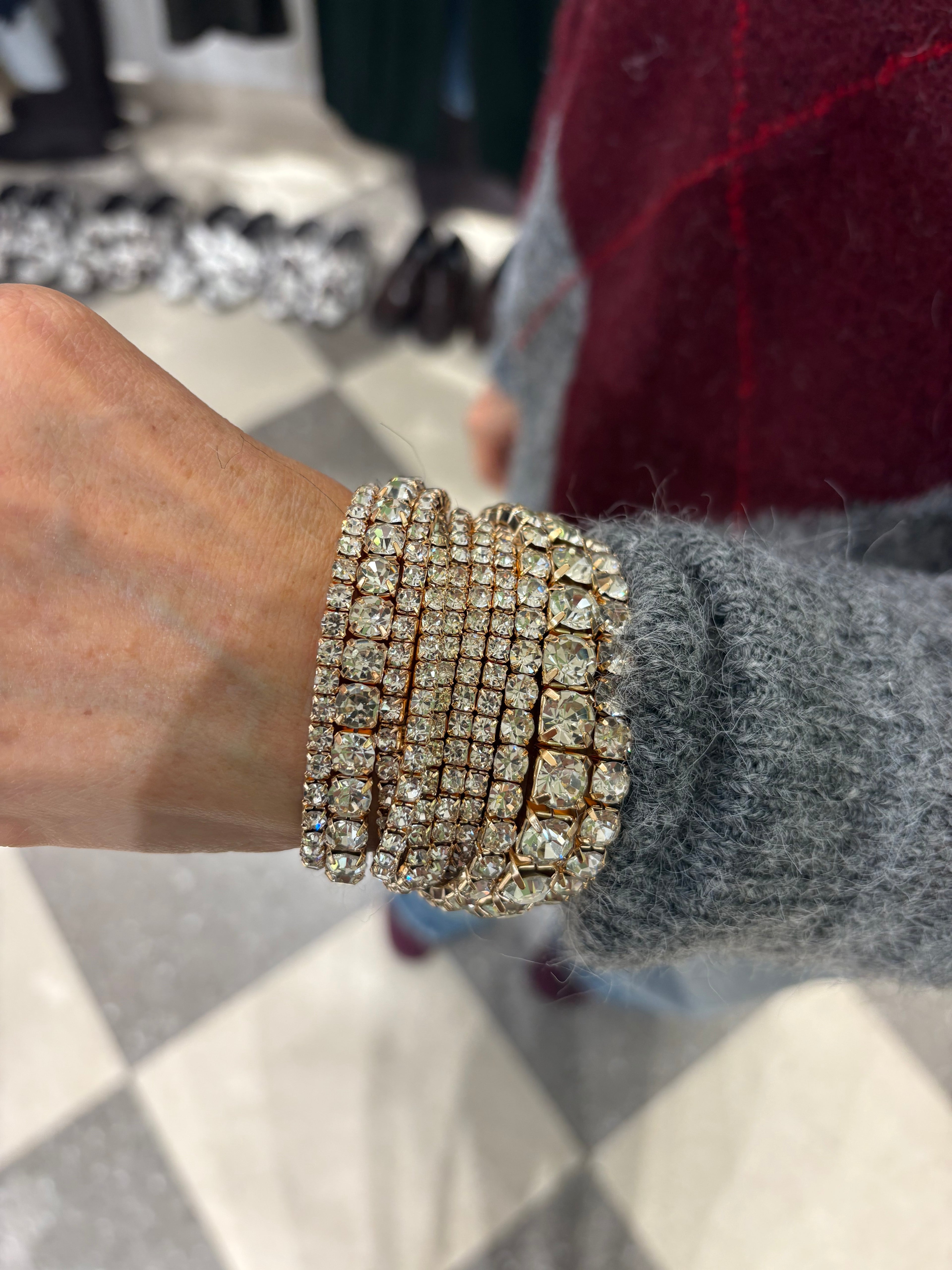 Bracciale elasticizzato a più fili con cristalli luminosi oro