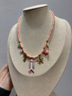 Collana rosa con charm lisca di pesce