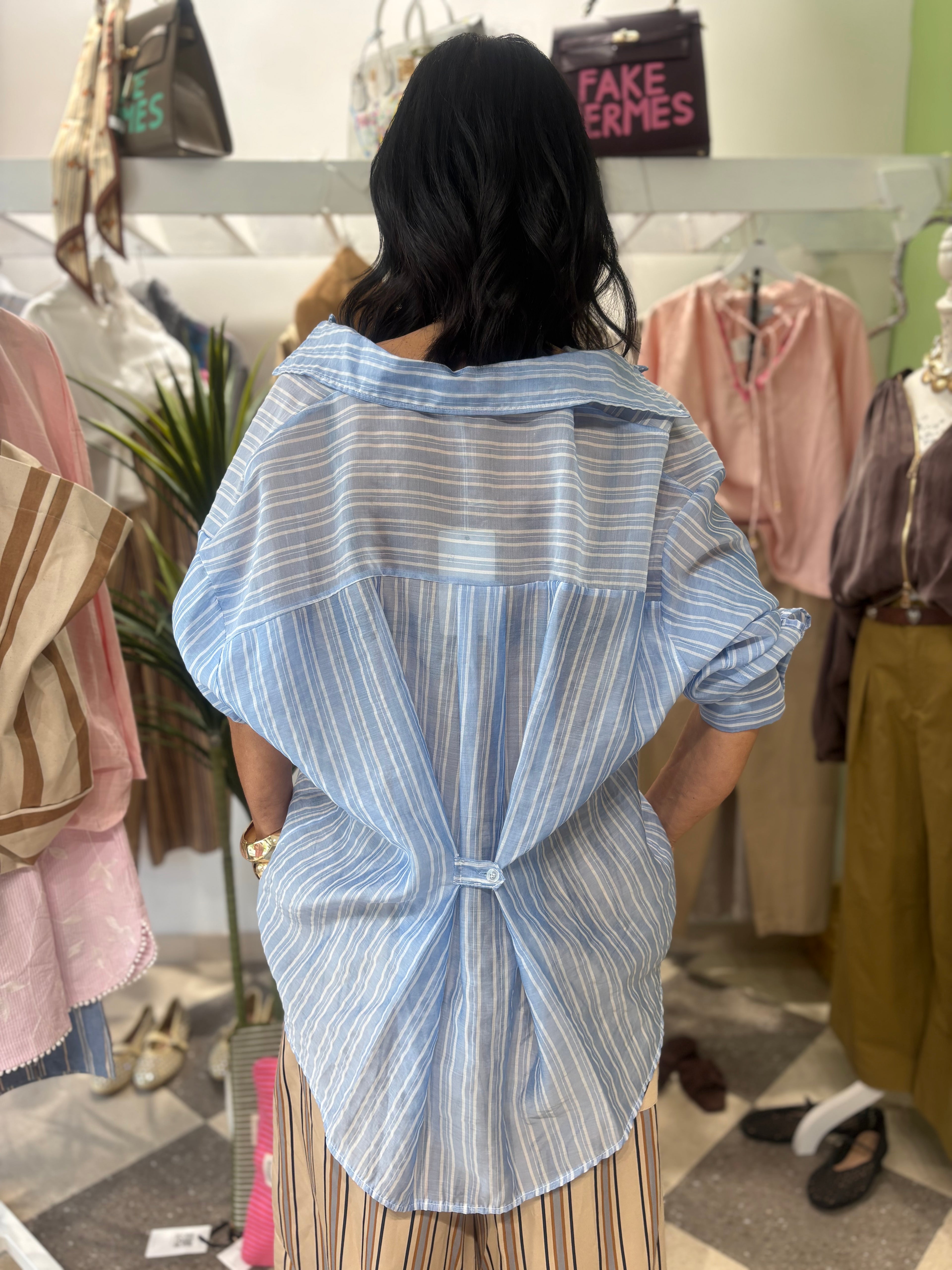 Camicia a righine fondo celeste