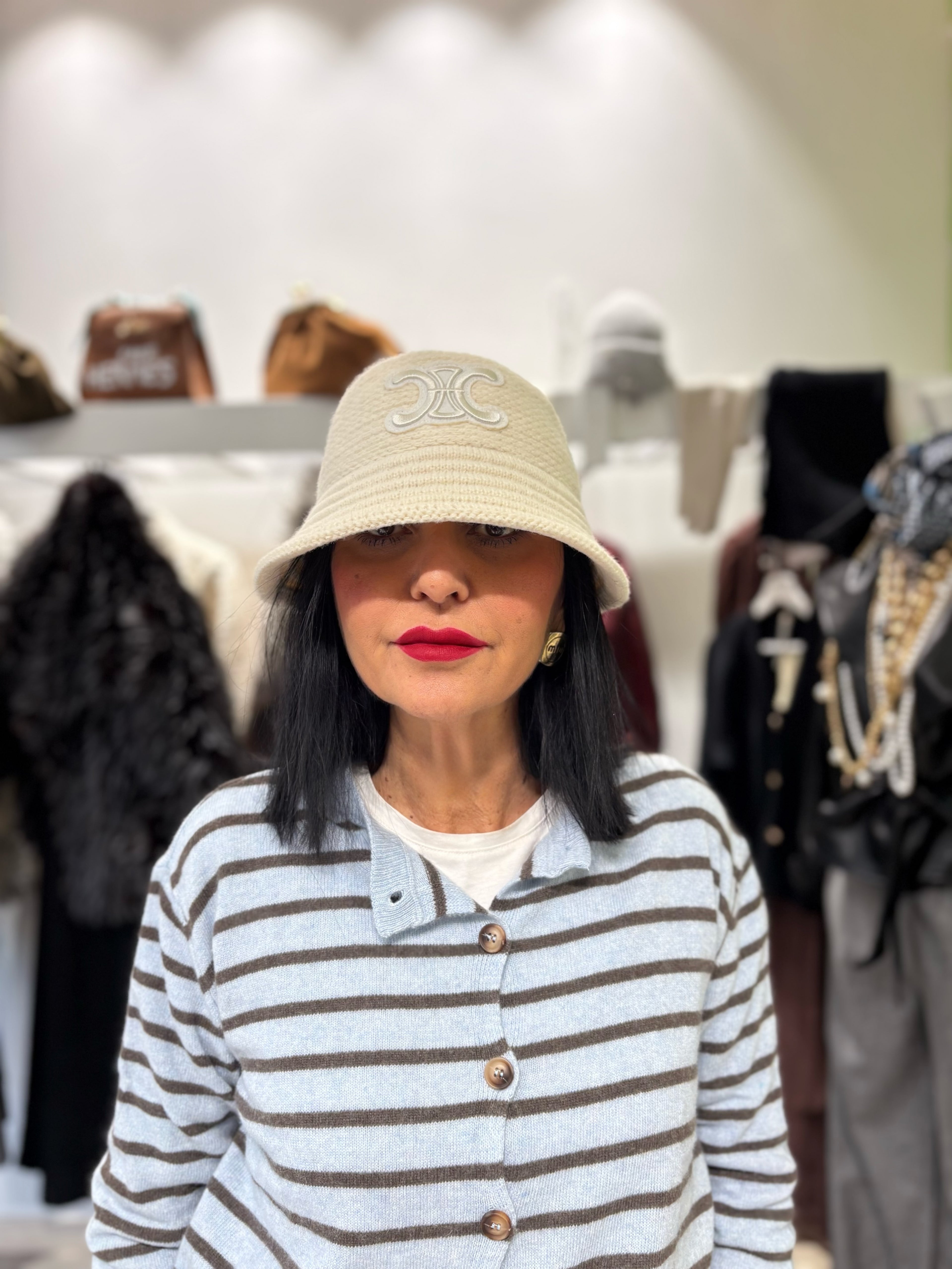 Cappellino in cashmere e viscosa