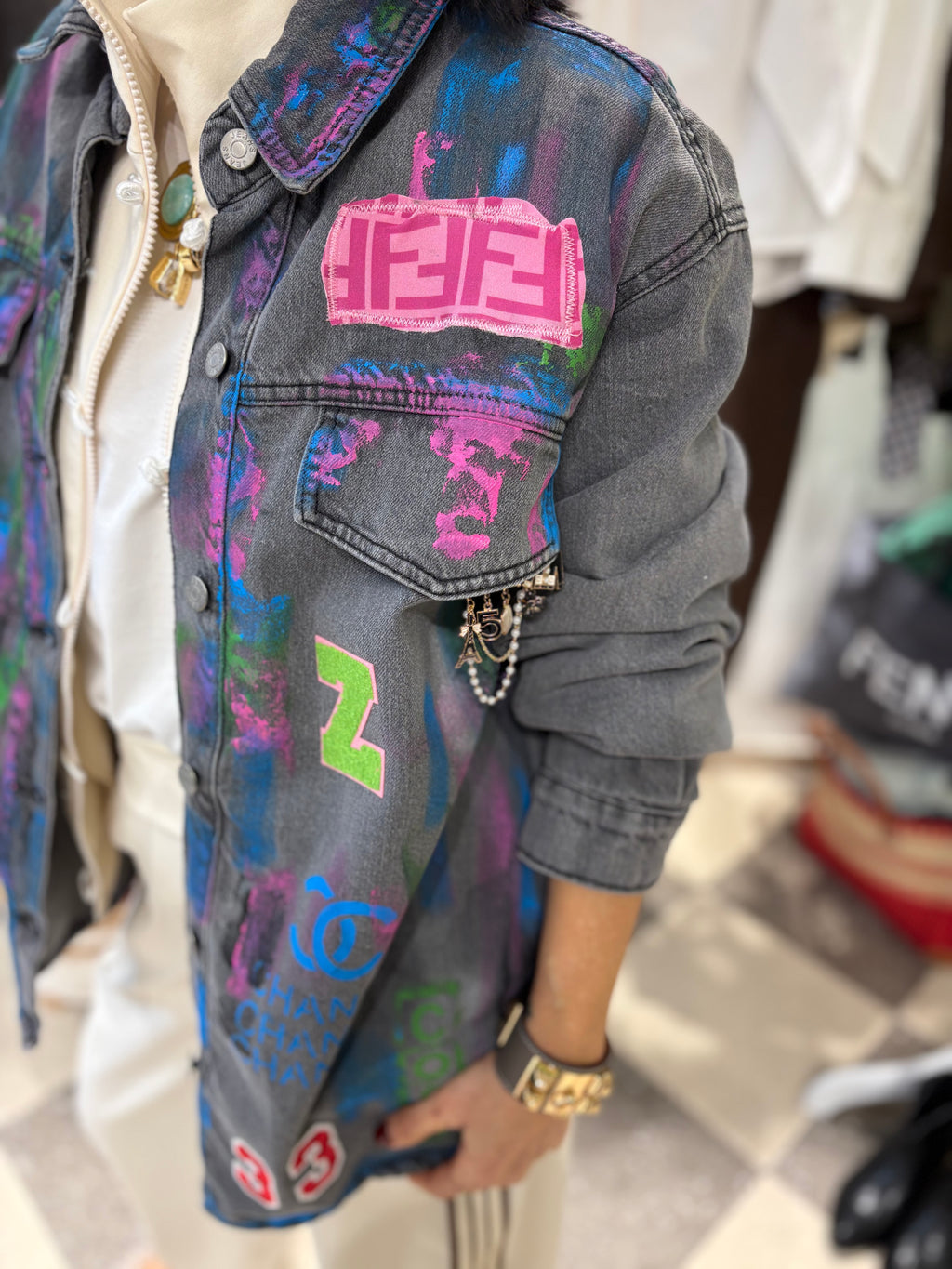 Giacca denim vintage grigia custom dipinta a mano - Come noi due