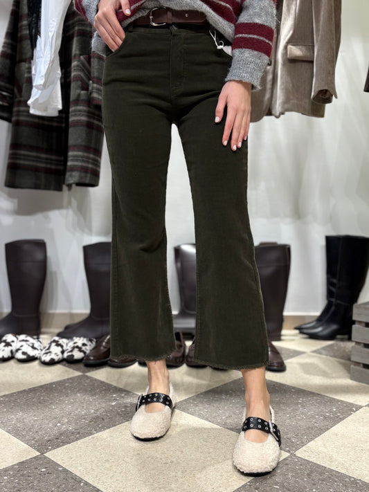 Motel pantalone a trombetta verde bosco in velluto a coste