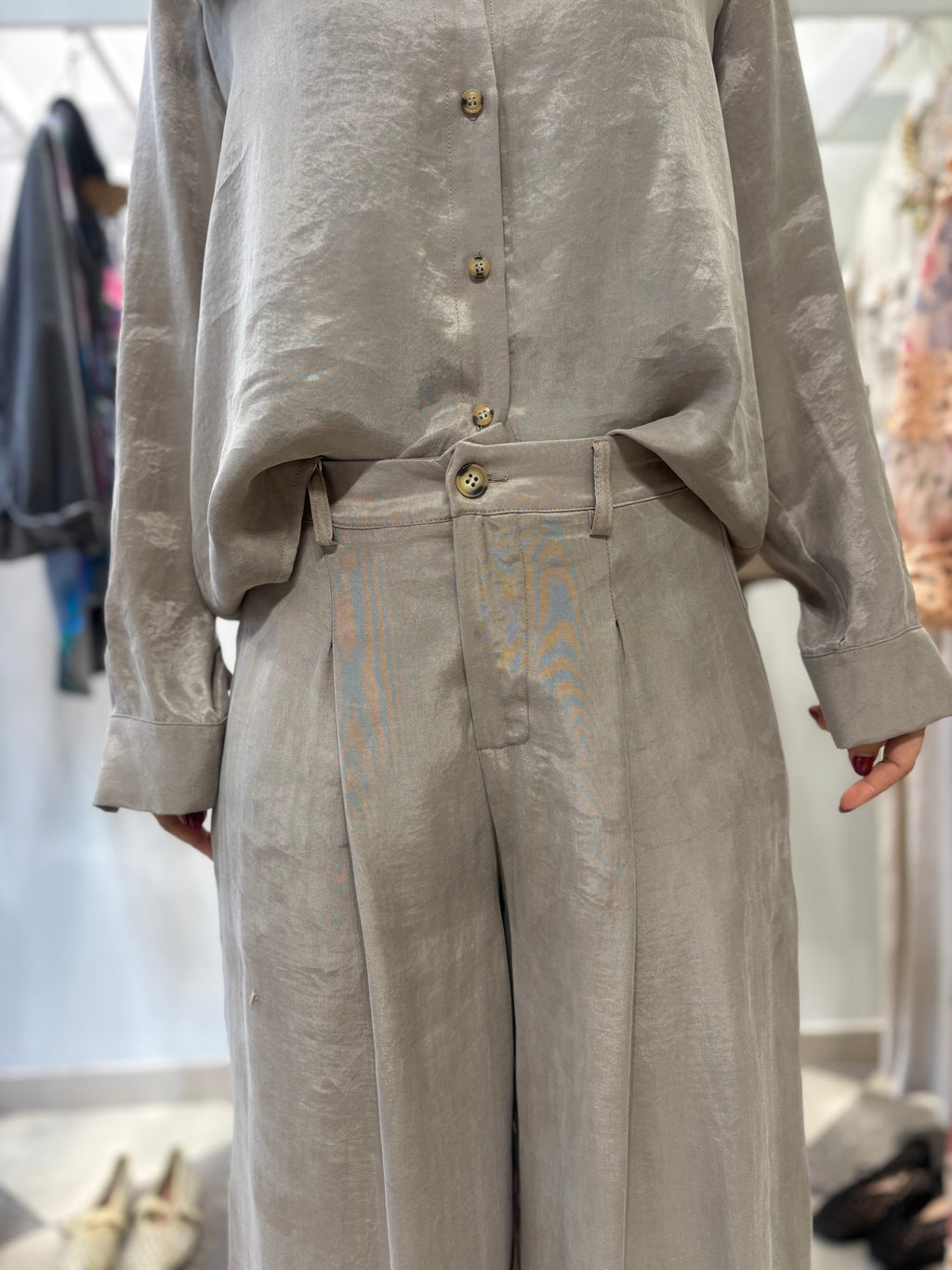 Pantalone scivolato con elastico in vita