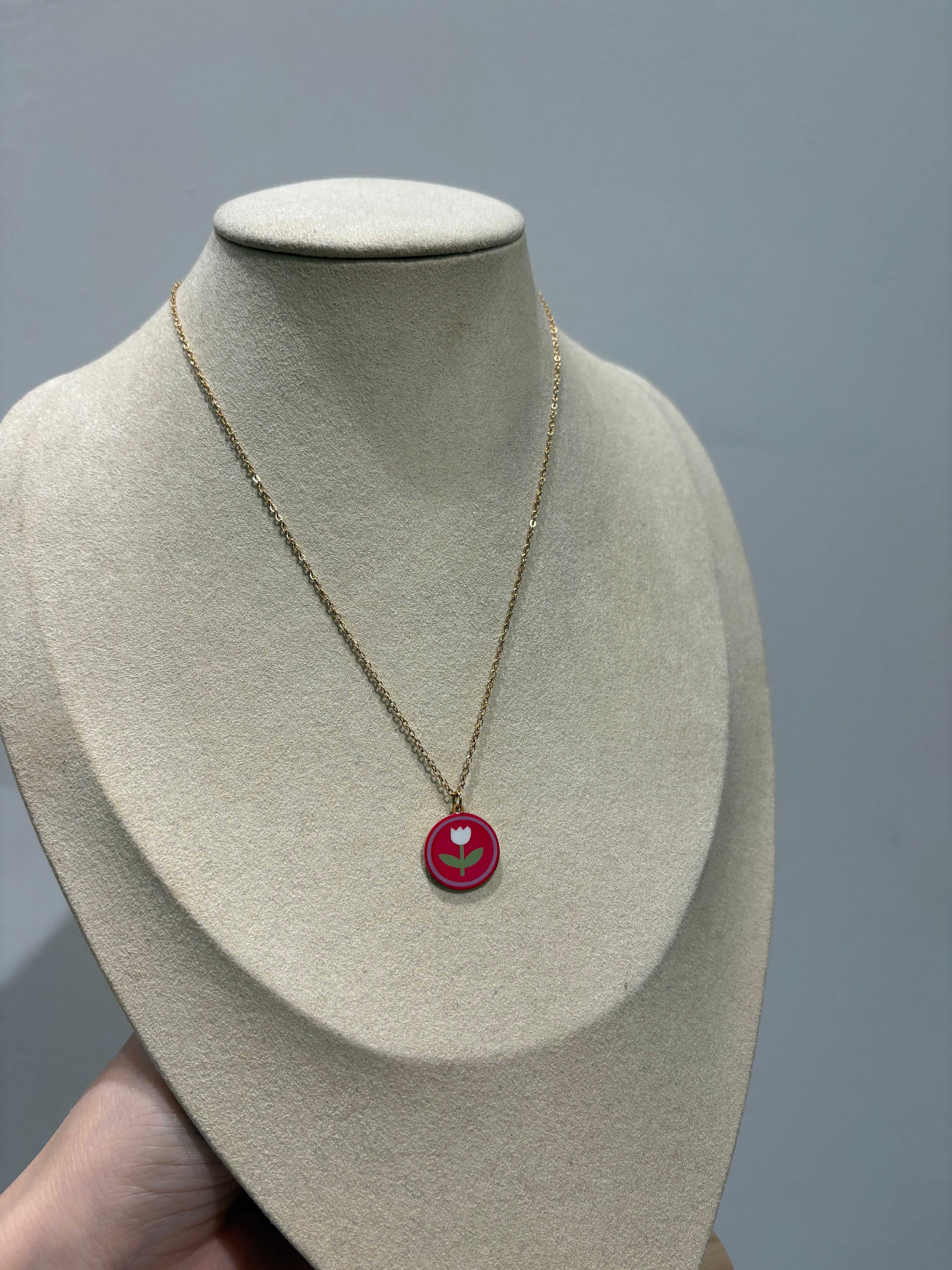 Collana con charm smaltato