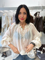 Blusa leggera avorio con rouches e laccetti